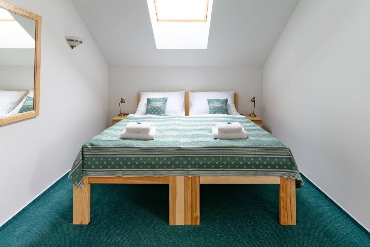 Vencluv Statek Hotell Javornice Rum bild
