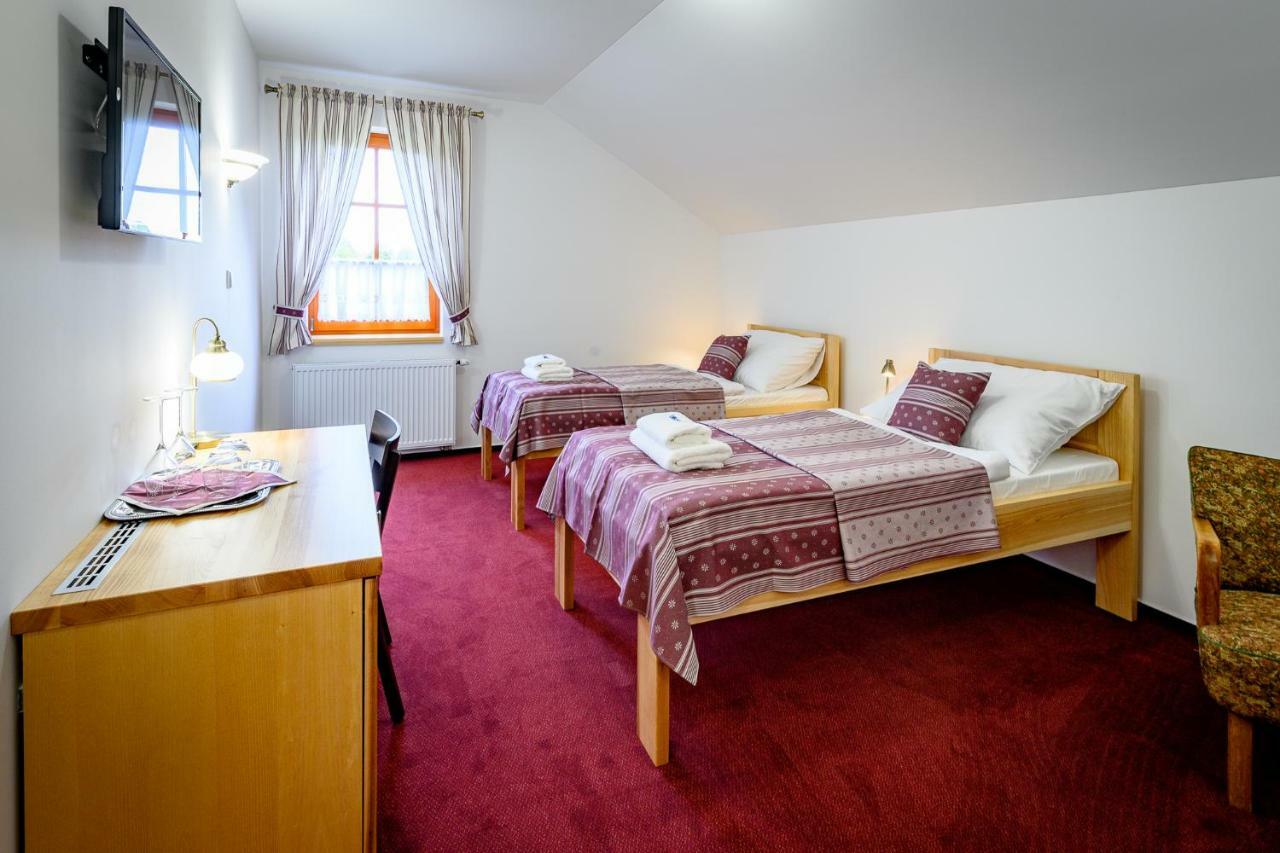 Vencluv Statek Hotell Javornice Exteriör bild
