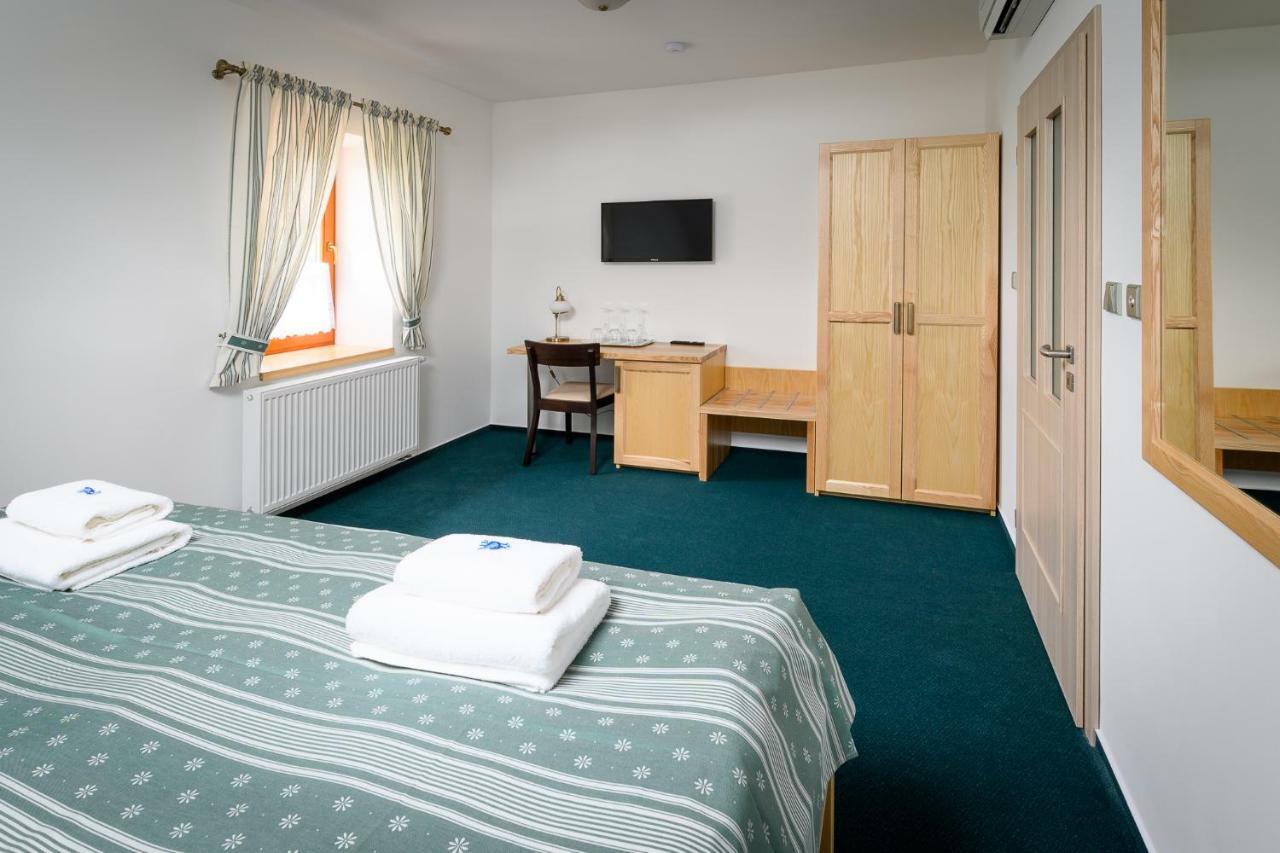 Vencluv Statek Hotell Javornice Rum bild