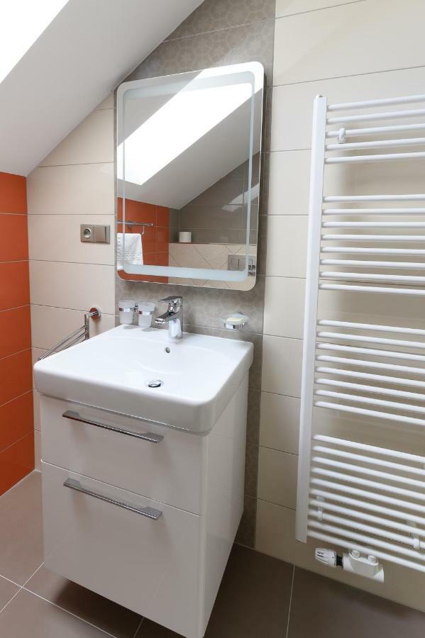 Vencluv Statek Hotell Javornice Exteriör bild