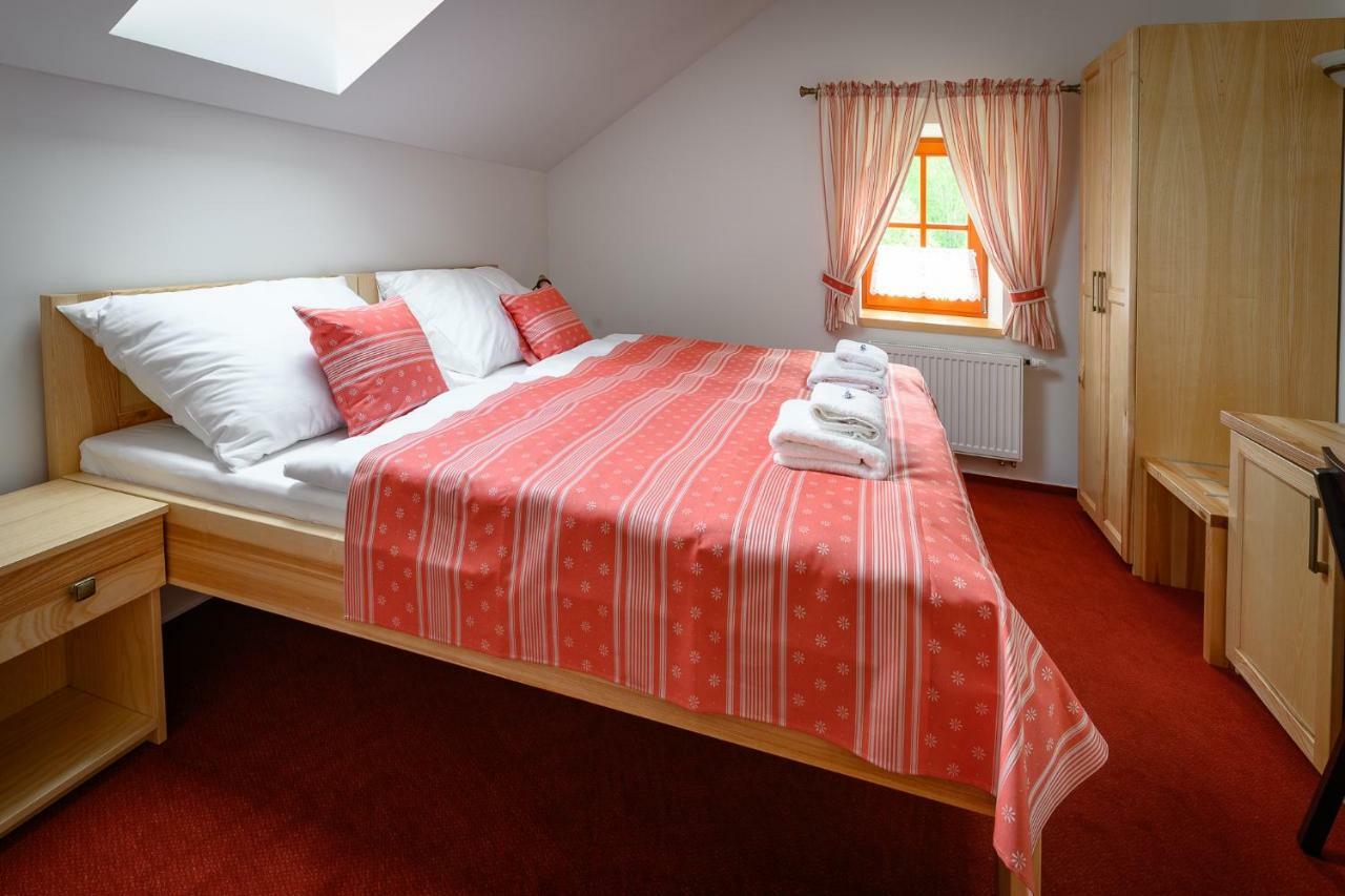 Vencluv Statek Hotell Javornice Exteriör bild