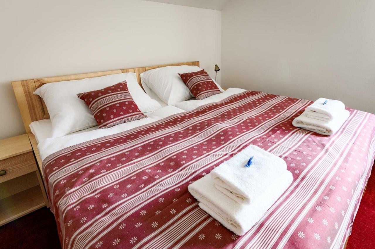 Vencluv Statek Hotell Javornice Exteriör bild